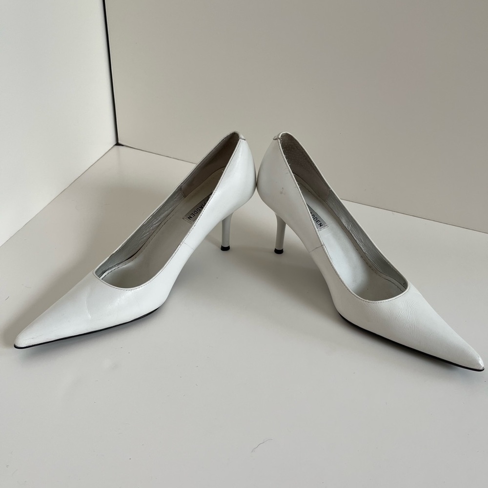 Size 8 White Steve Madden pumps - Picture 8 of 9